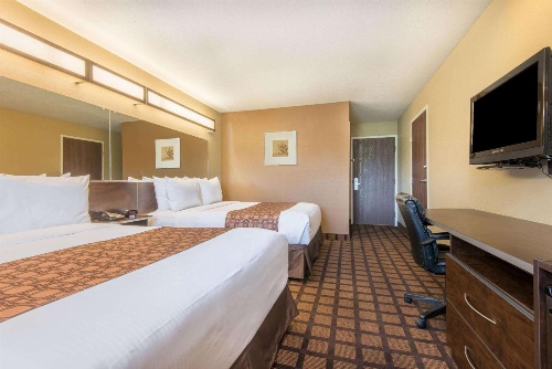 Microtel Inn & Suites By Wyndham Montgomery image 2